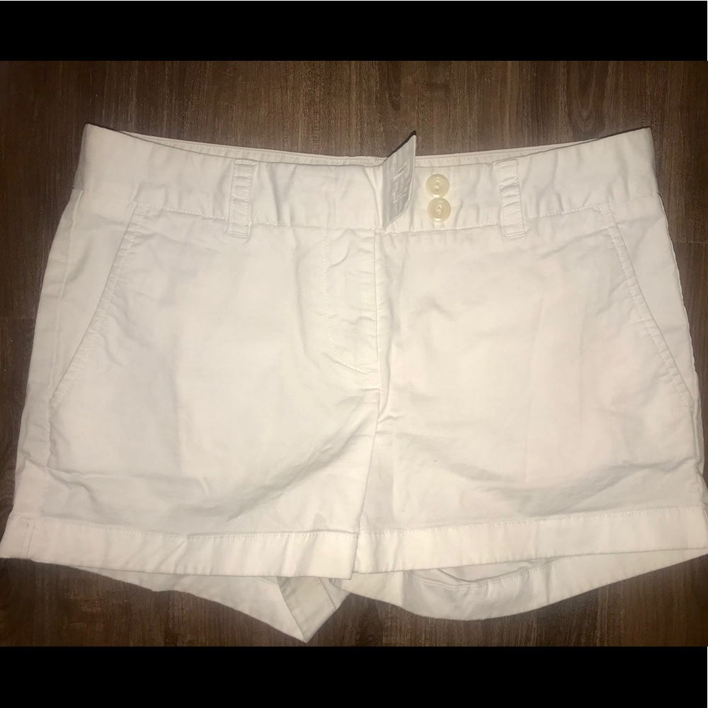 Vineyard Vines Women’s Shorts in White